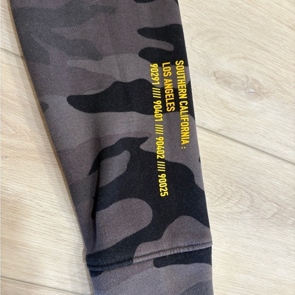 Hollister Bold Print Logo Graphic Hoodie Sweatshirt Black Camo Mens Size M - Picture 3 of 10